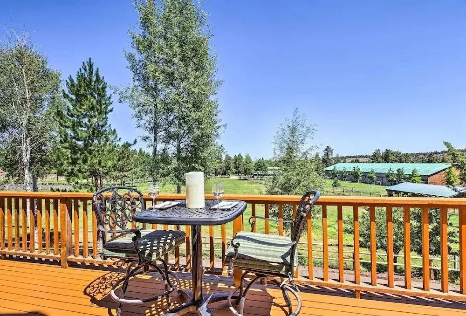 Tailwinds Farm, Secluded On The River, Amazing Views 4 Bedroom Home by Redawning