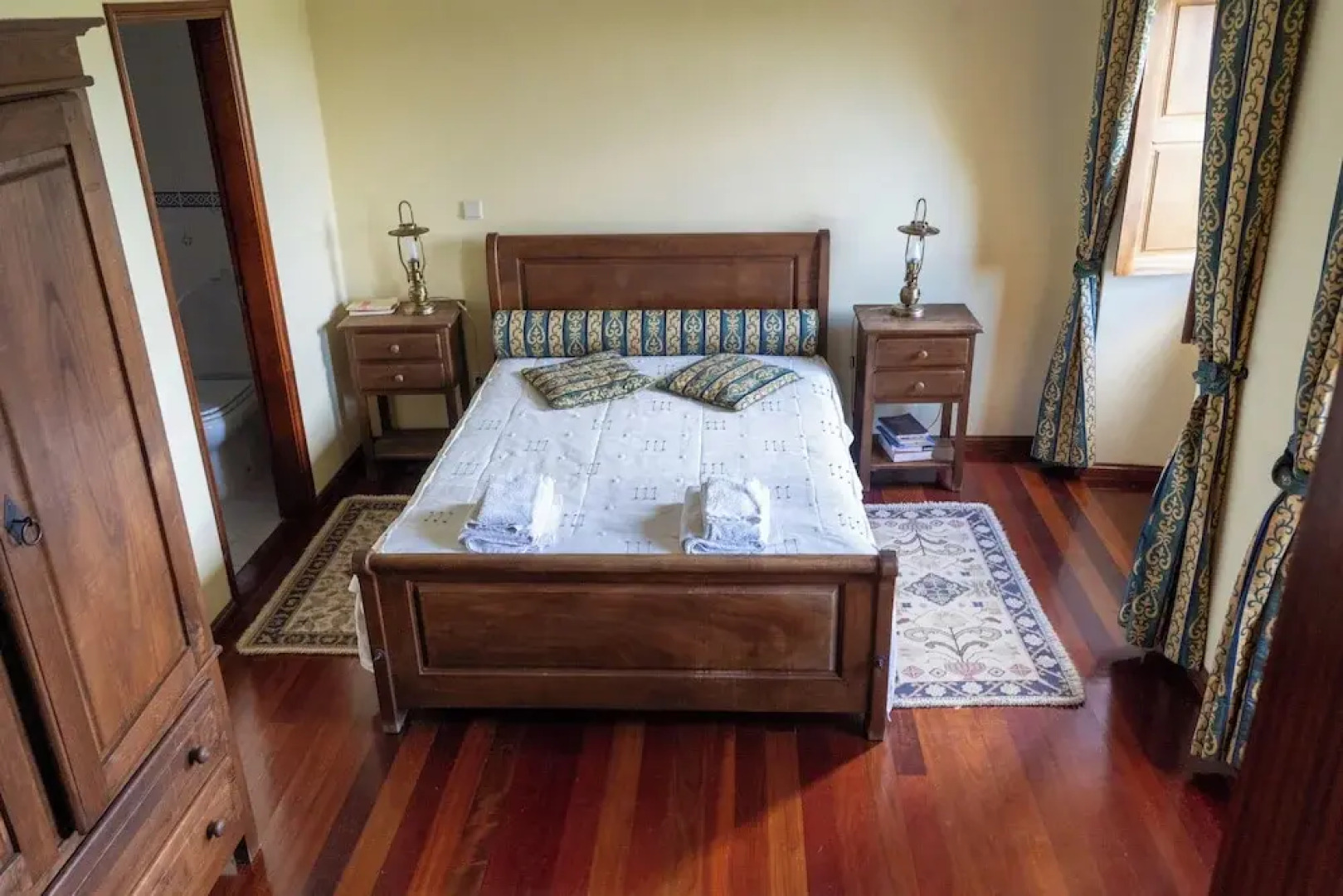 2Br Serra da Estrela Escape-cheese & Wine, Parking