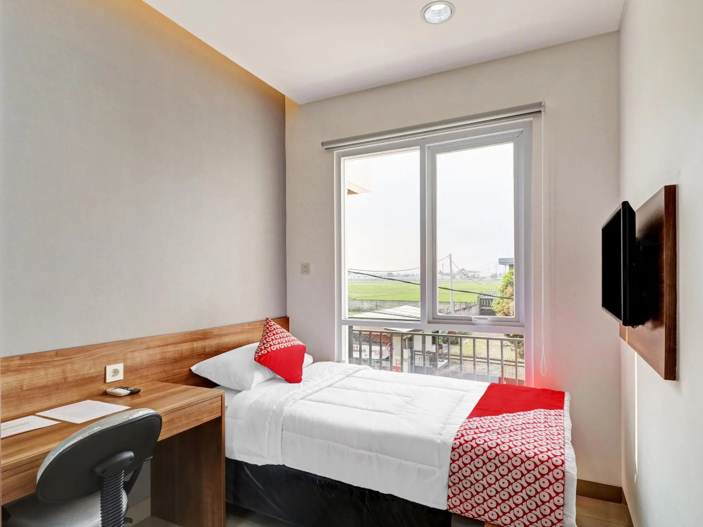 OYO 90398 Socialite Residence Hotel