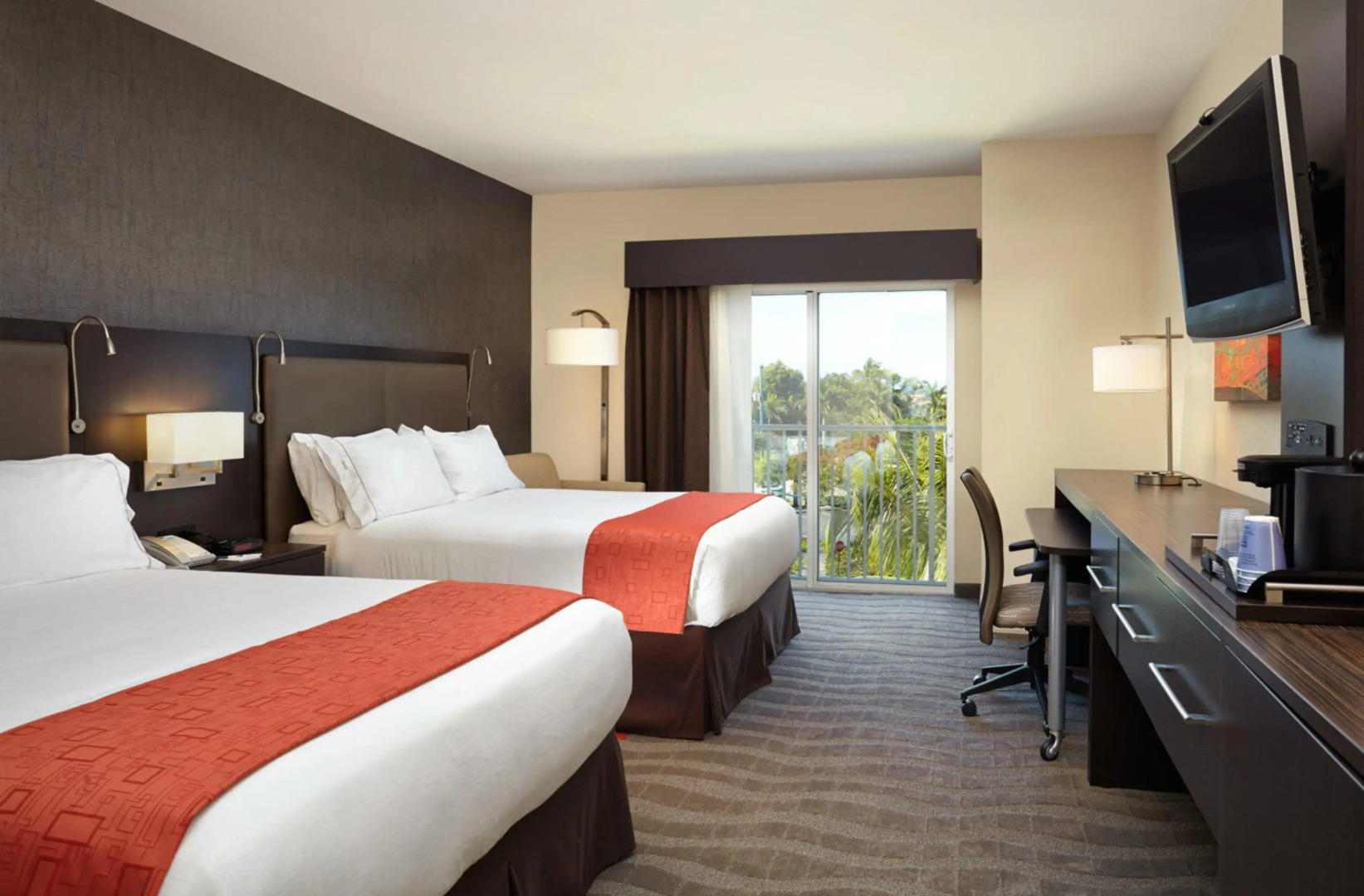 Holiday Inn Express Hotel Naples Downtown - 5th Avenue