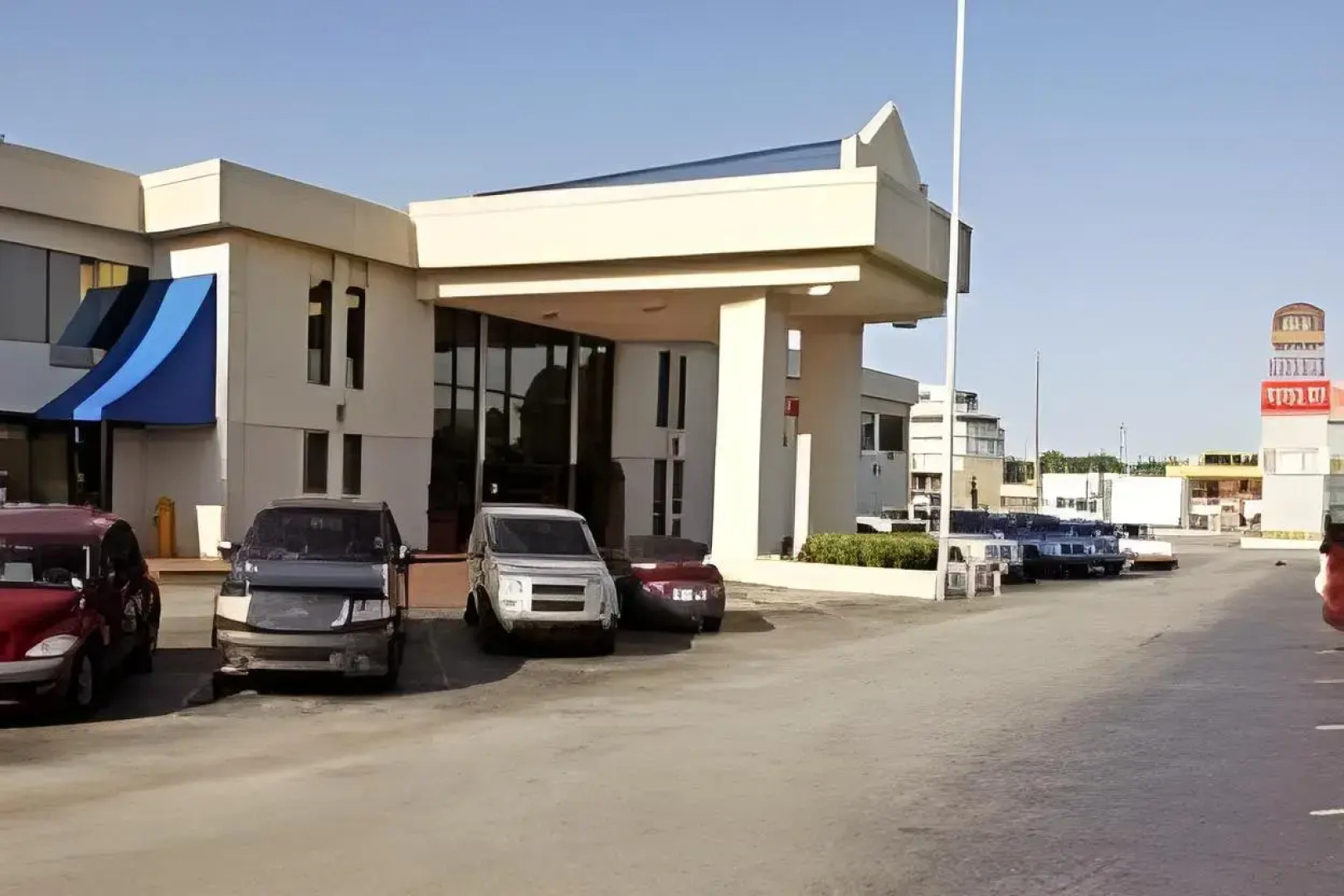 Trade Winds Central Inn