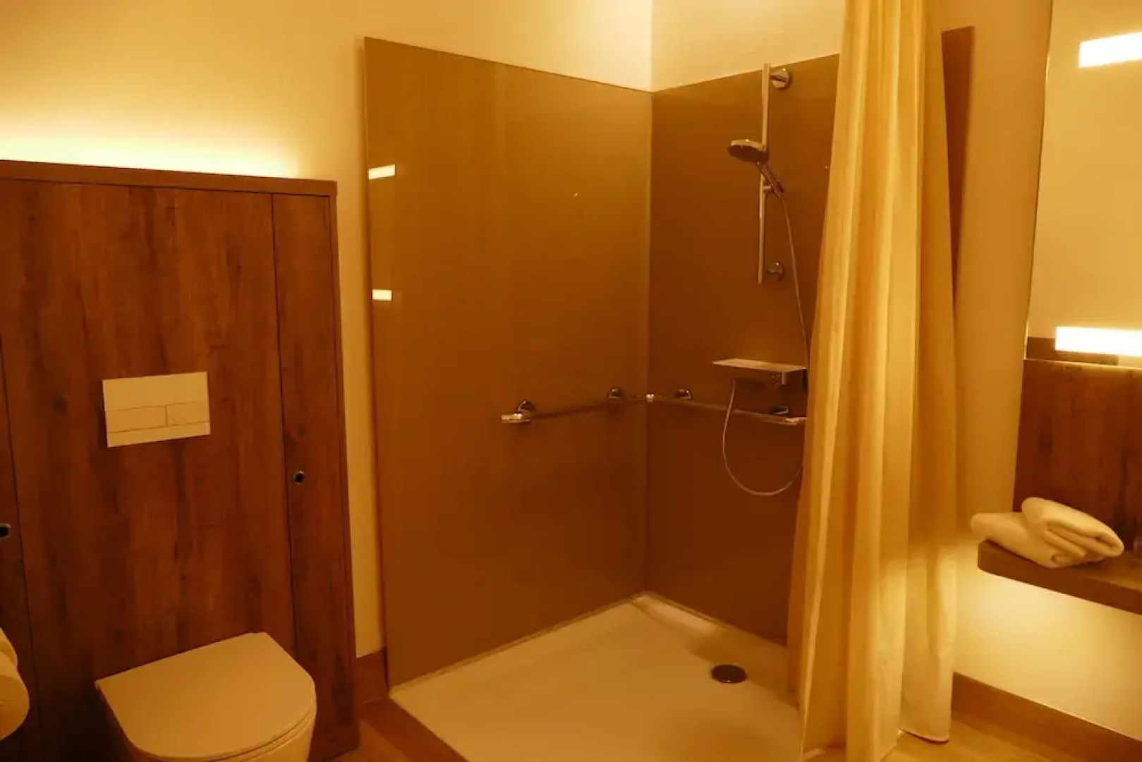 Meyn's Apartments & Hotel