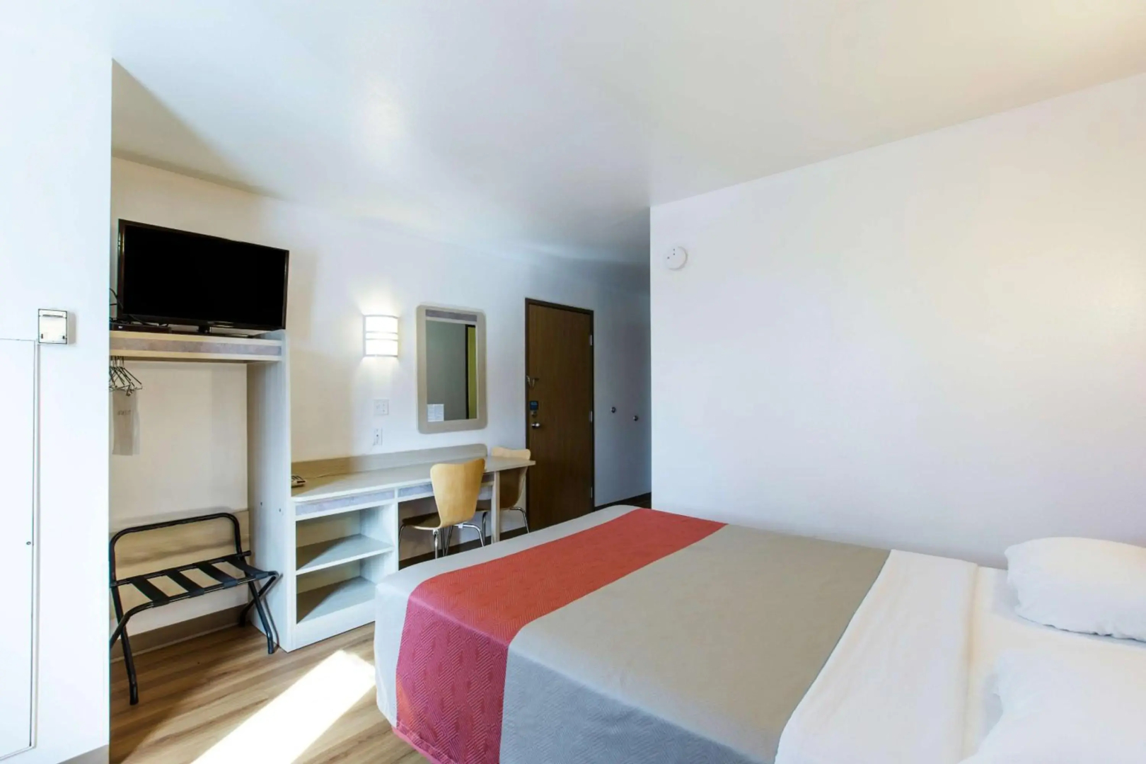 Motel 6 Baraboo, WI - Lake Delton