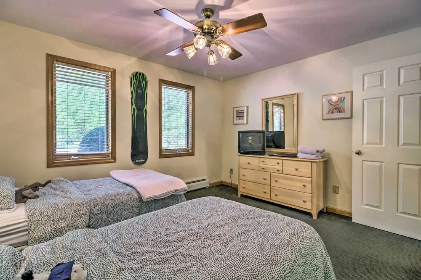 Timber Creek Townhome w/ 2 Decks & Mtn Views!
