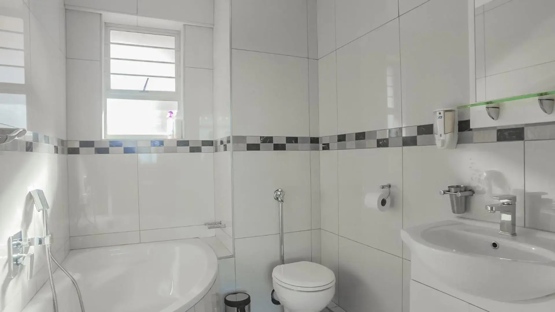 Shangri LA Apartment 208 & 803