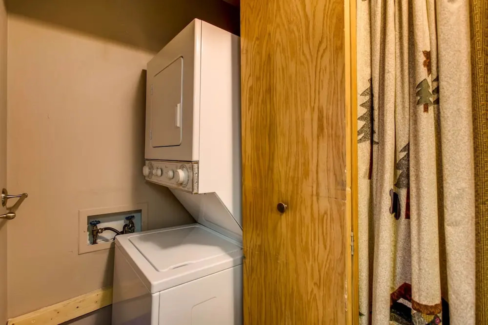 Updated 1 Br - Ski-in/ski-out Access 1 Bedroom Condo - No Cleaning Fee! by RedAwning