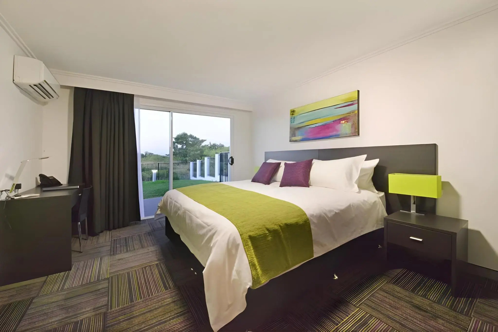 Mackay Oceanside Central Hotel
