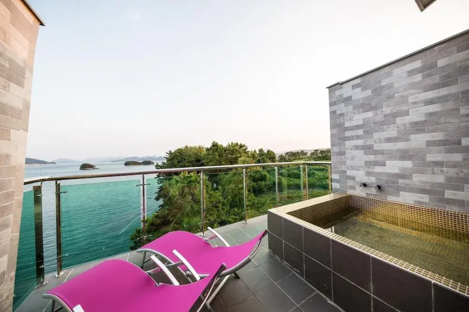 Tongyoung S468 Poolvilla