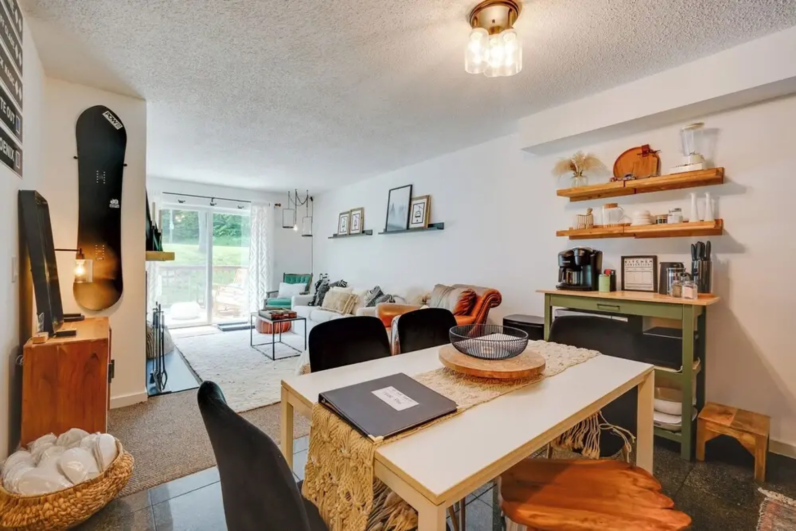 Ski-in/ski-out Magic Mountain Condo w/ Deck!