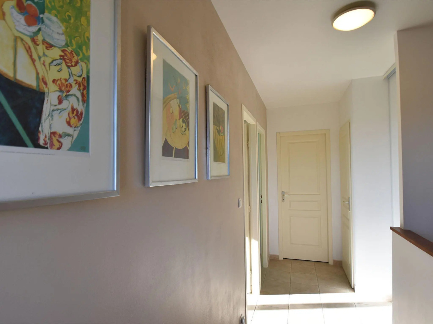 Air-conditioned villa with heated pool, guesthouse and stunning views