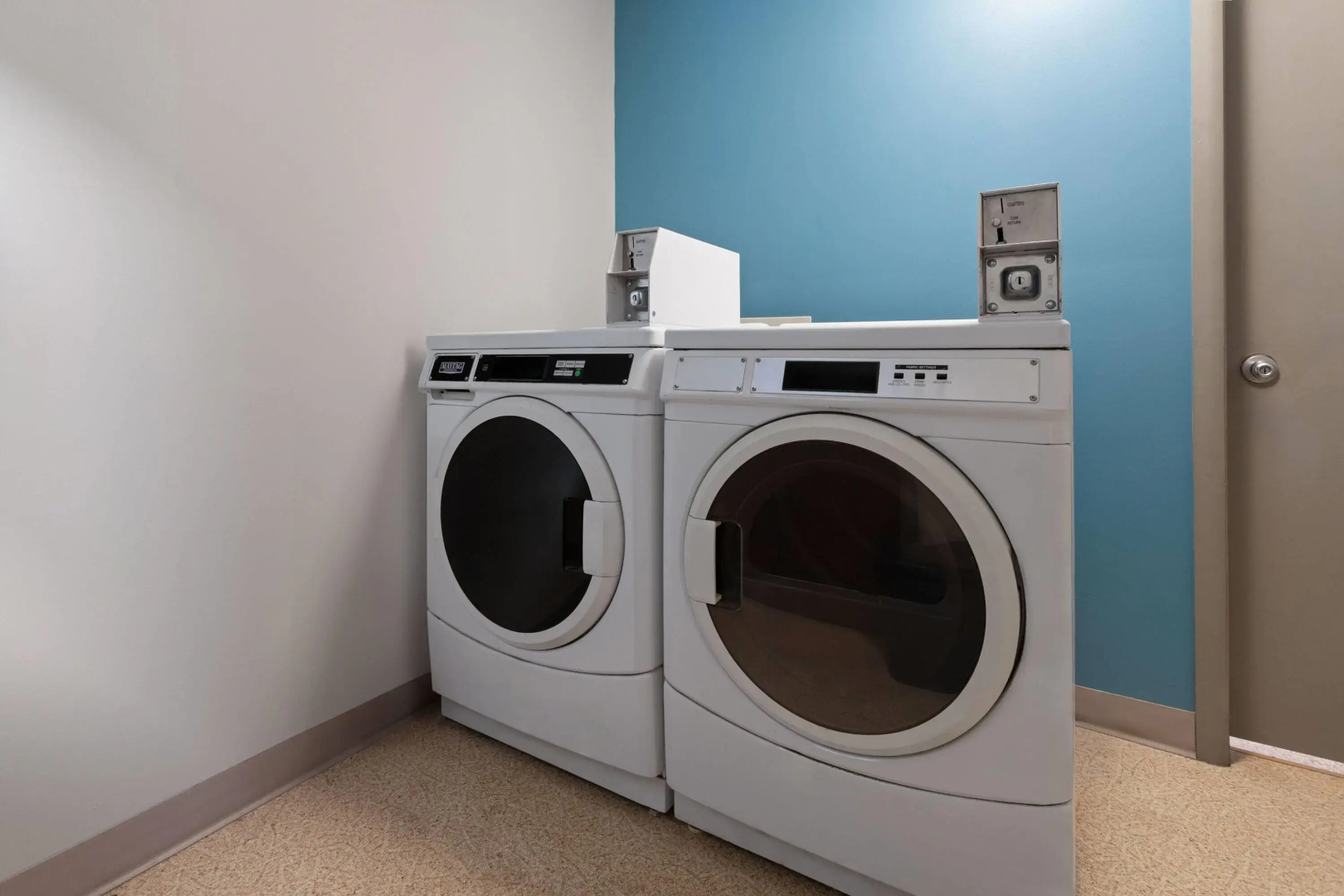 Days Inn and Suites by Wyndham Downtown Missoula-University