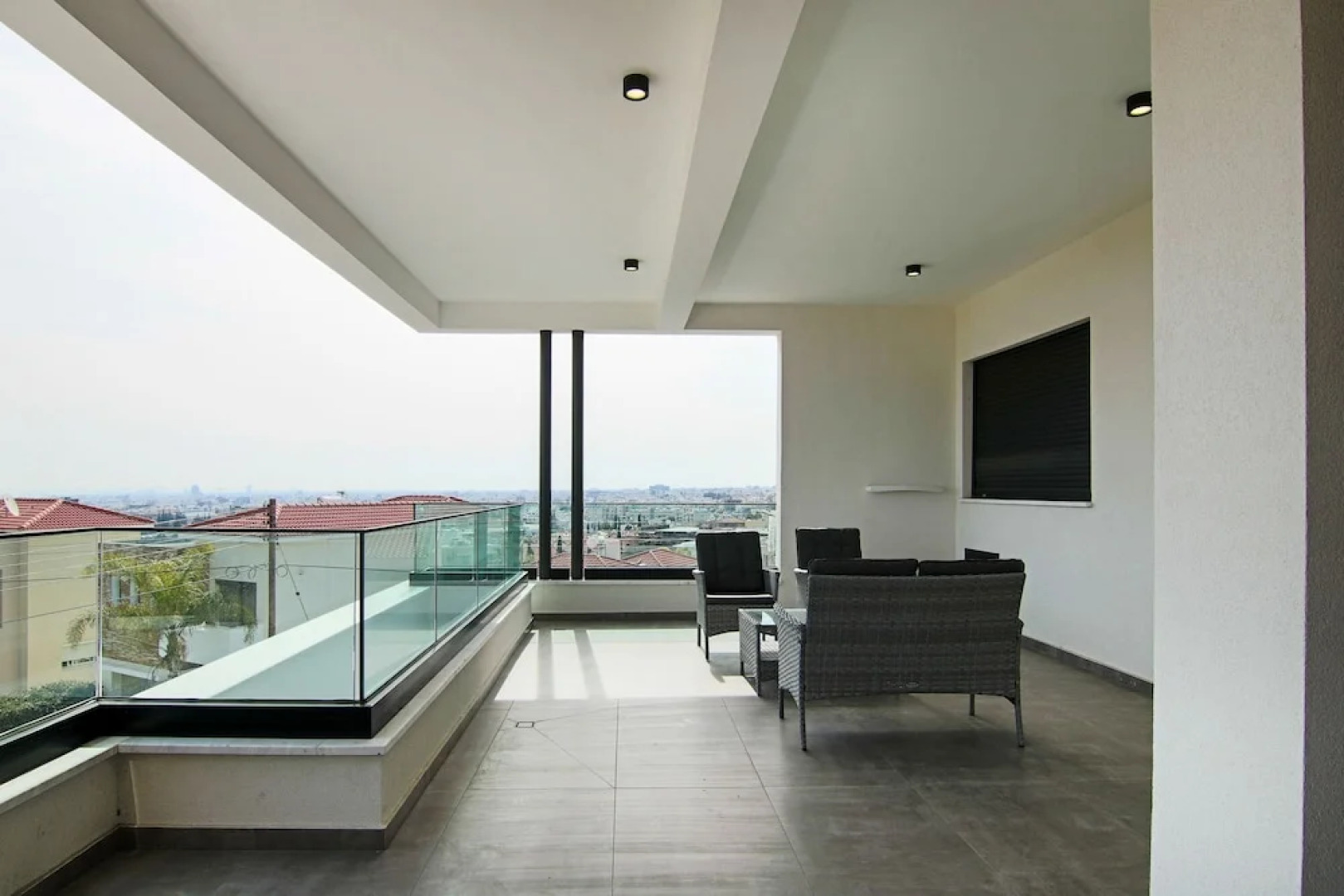 Phaedrus Living: Sea View Anna Residence 202