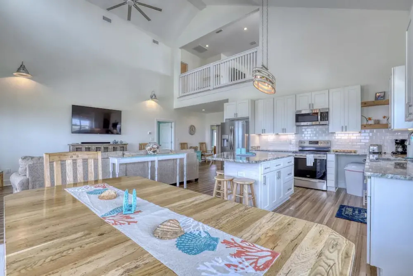 Salty Seahorse - Waterfront! Pet Friendly! Game Room, Pool Table, Beautiful Views - Room For The Whole Family 4 Bedroom Home by RedAwning