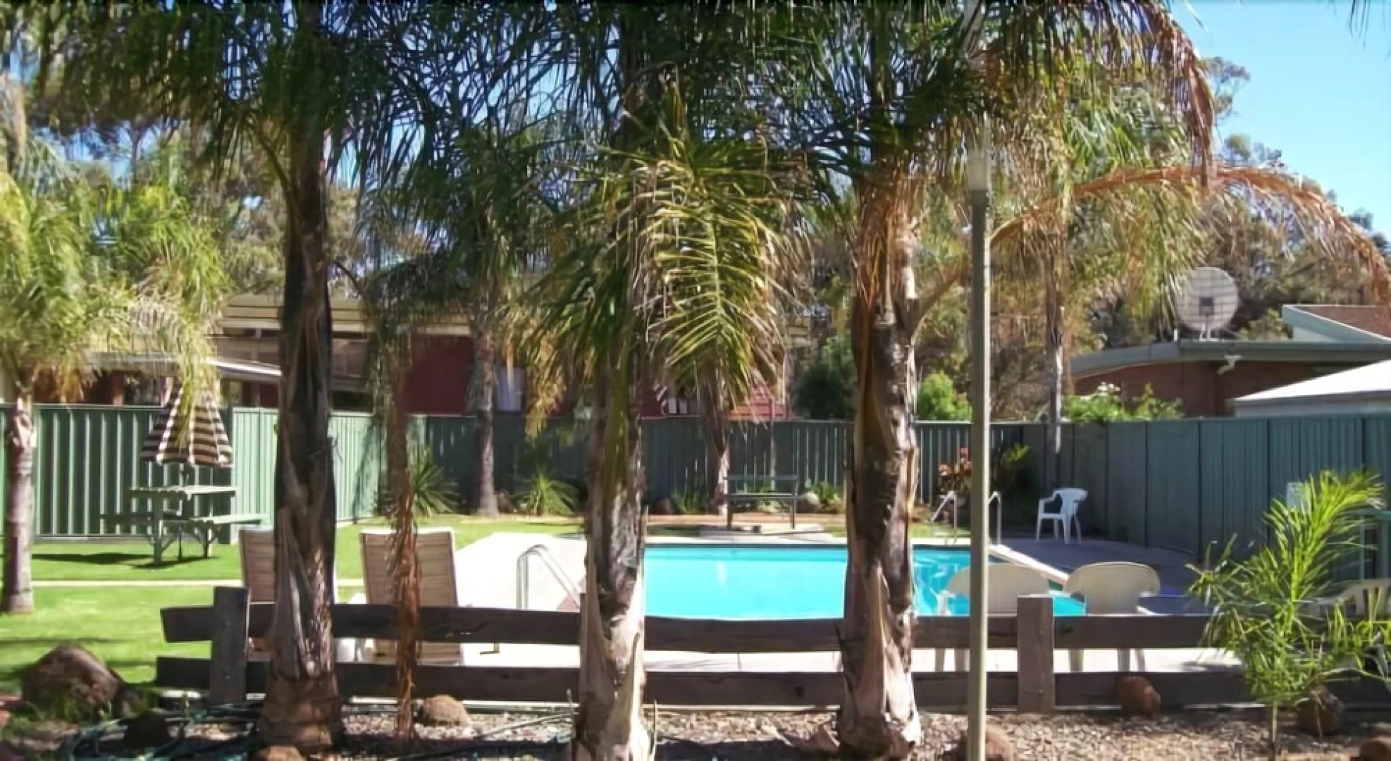 River Village Motel & Holiday Units