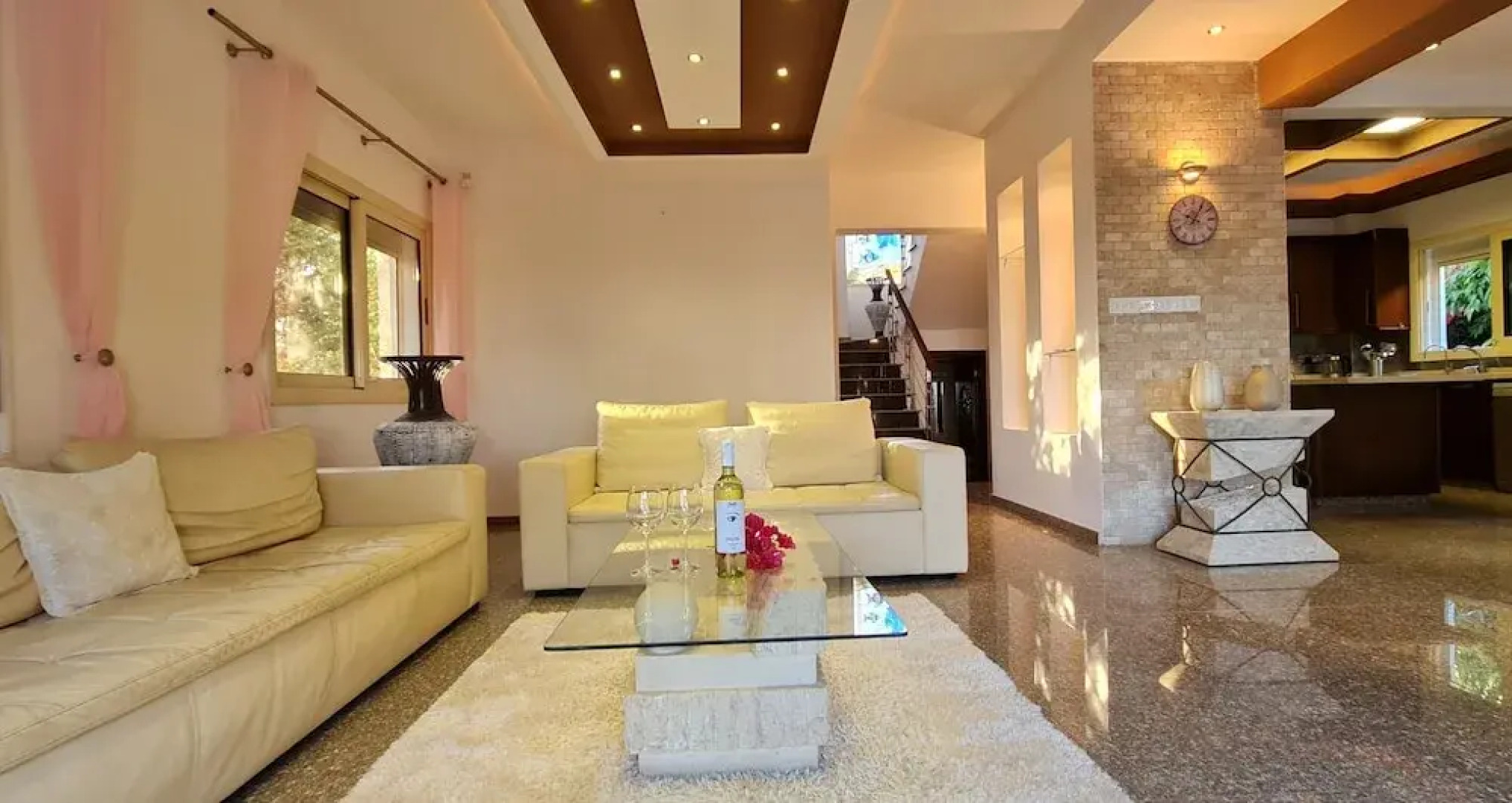 Stunning 5-bed Beach Front Villa, Private Beach