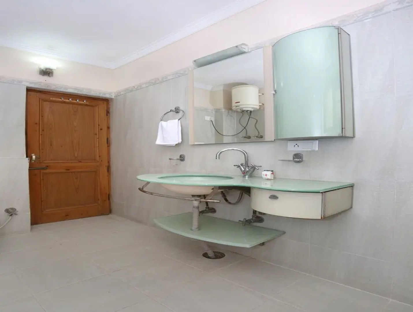 OYO 10208 Home Valley View 2BHK Kasauli