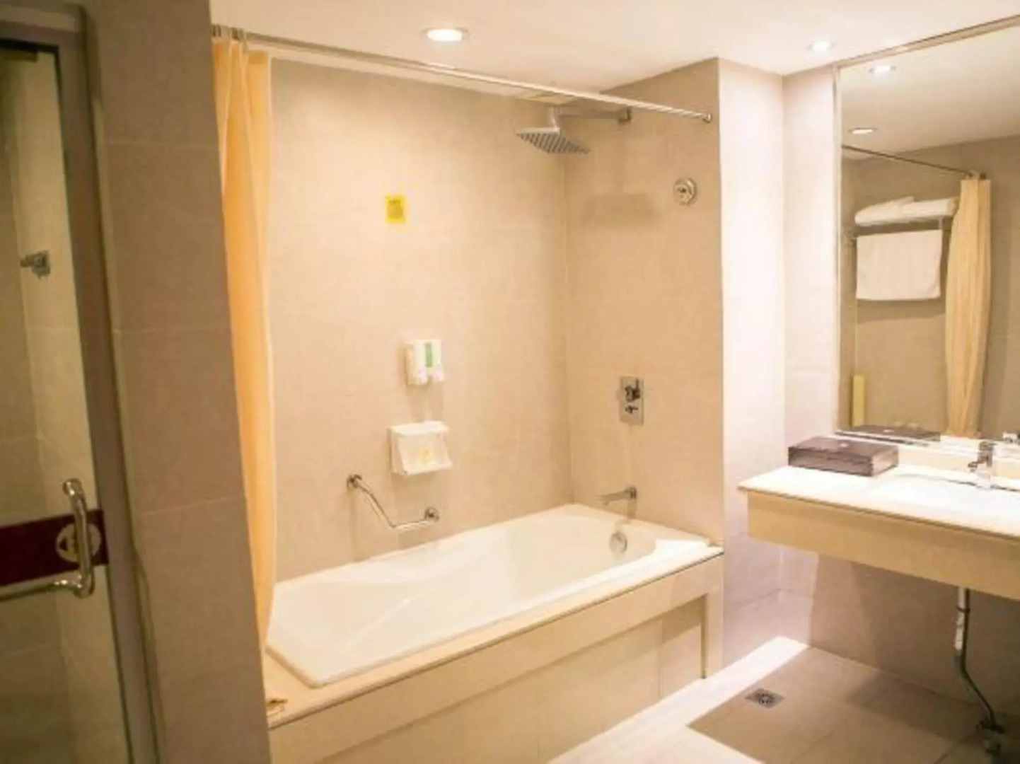Taitan International Hotel