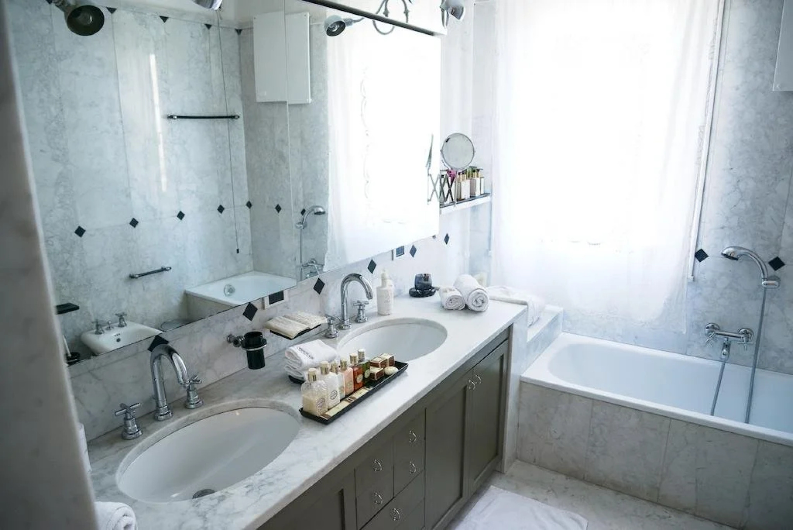 Opera 01 Maison De Charme Bed  Breakfast