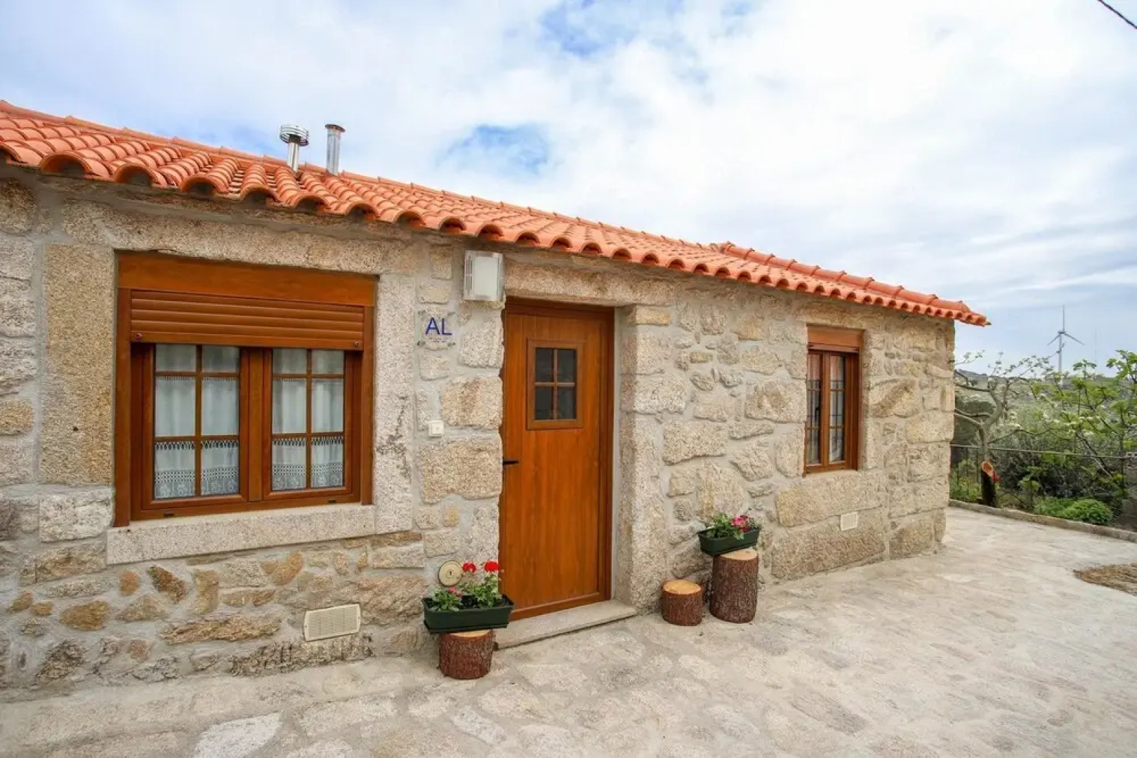 House With 2 Bedrooms in Sortelha, With Wonderful Mountain View, Furnished Terrace and Wifi - 200 km From the Beach