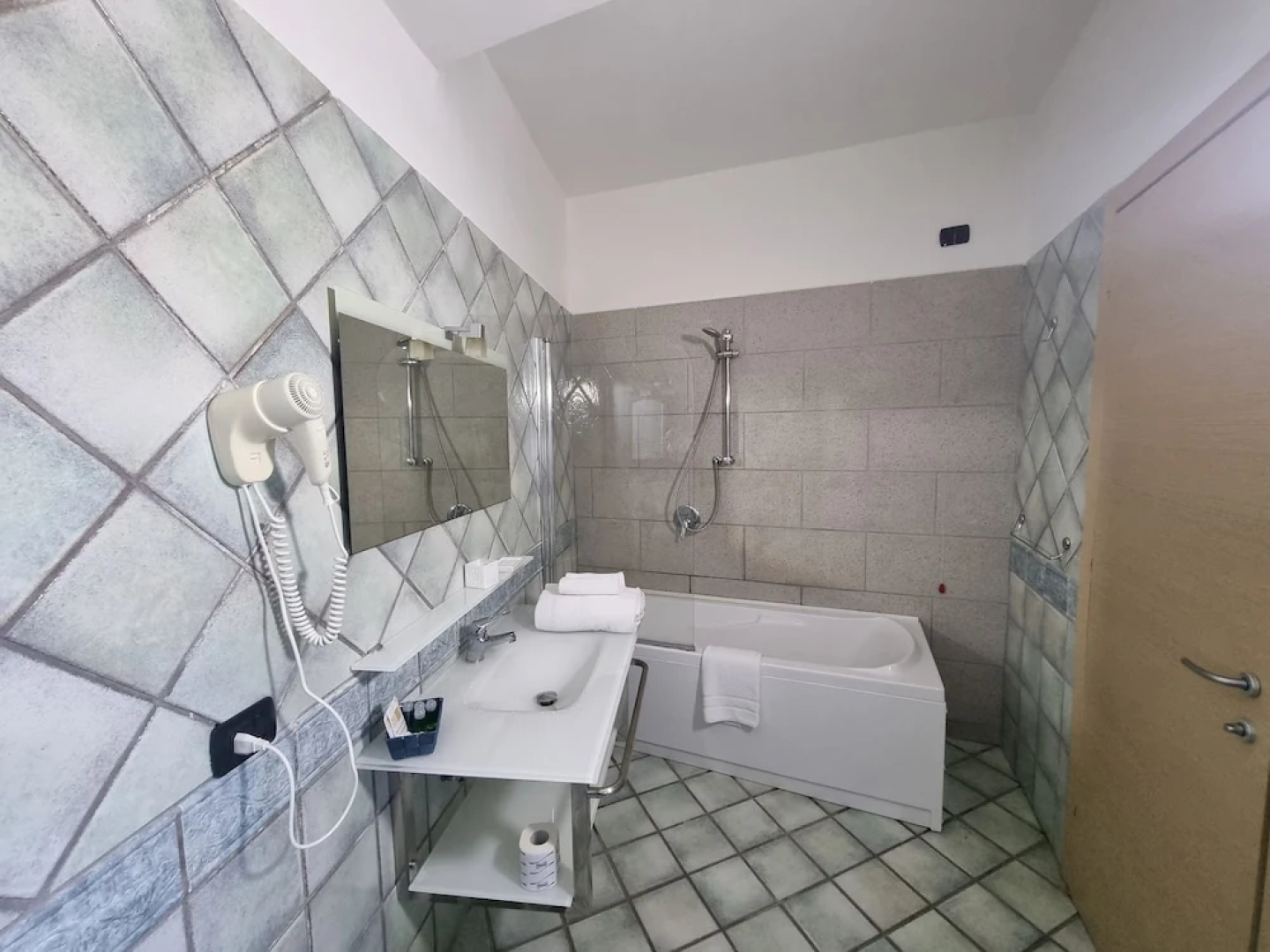 L'Incanto Restaurant & Suites