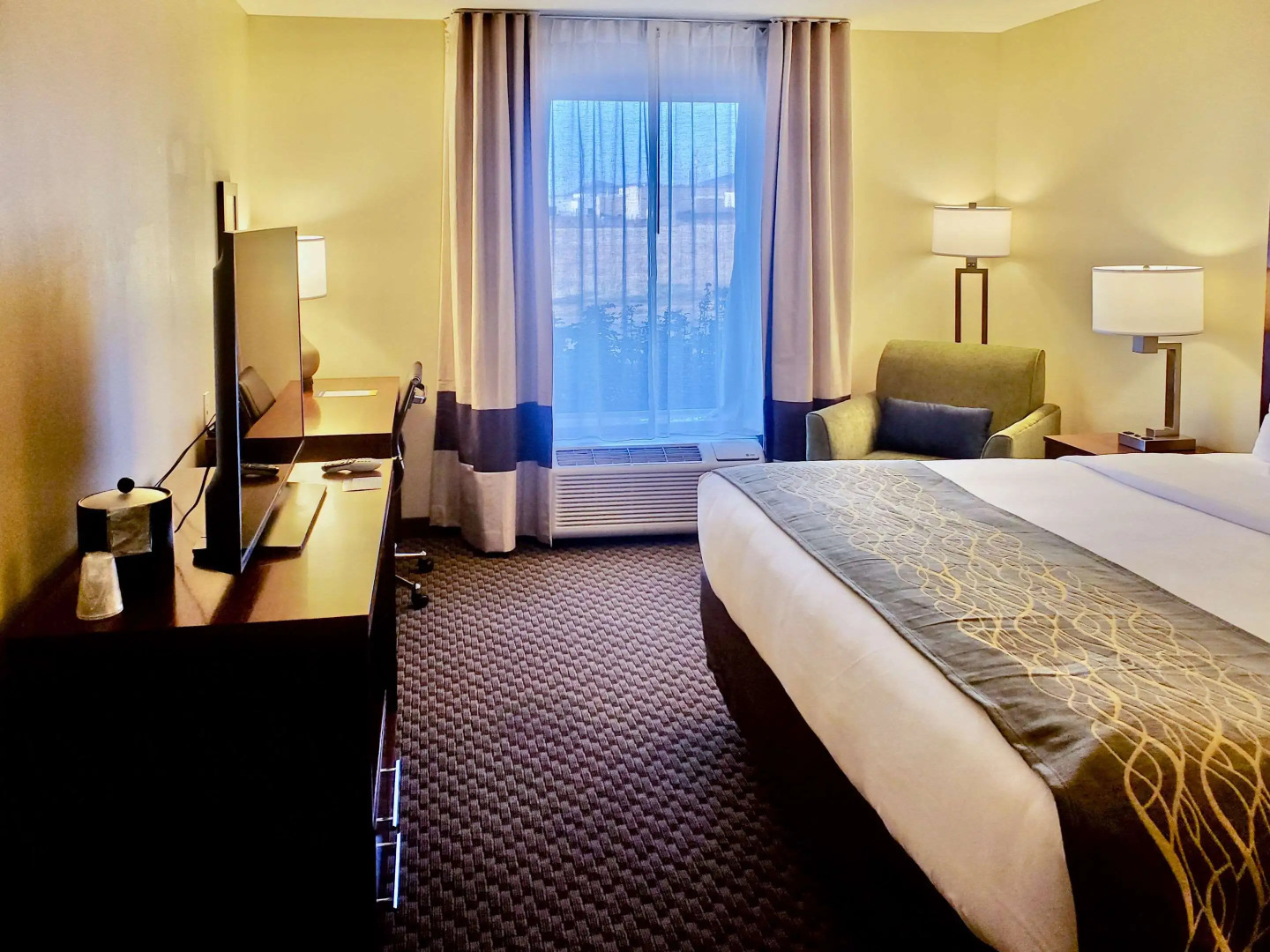 Comfort Inn & Suites Logan Near University