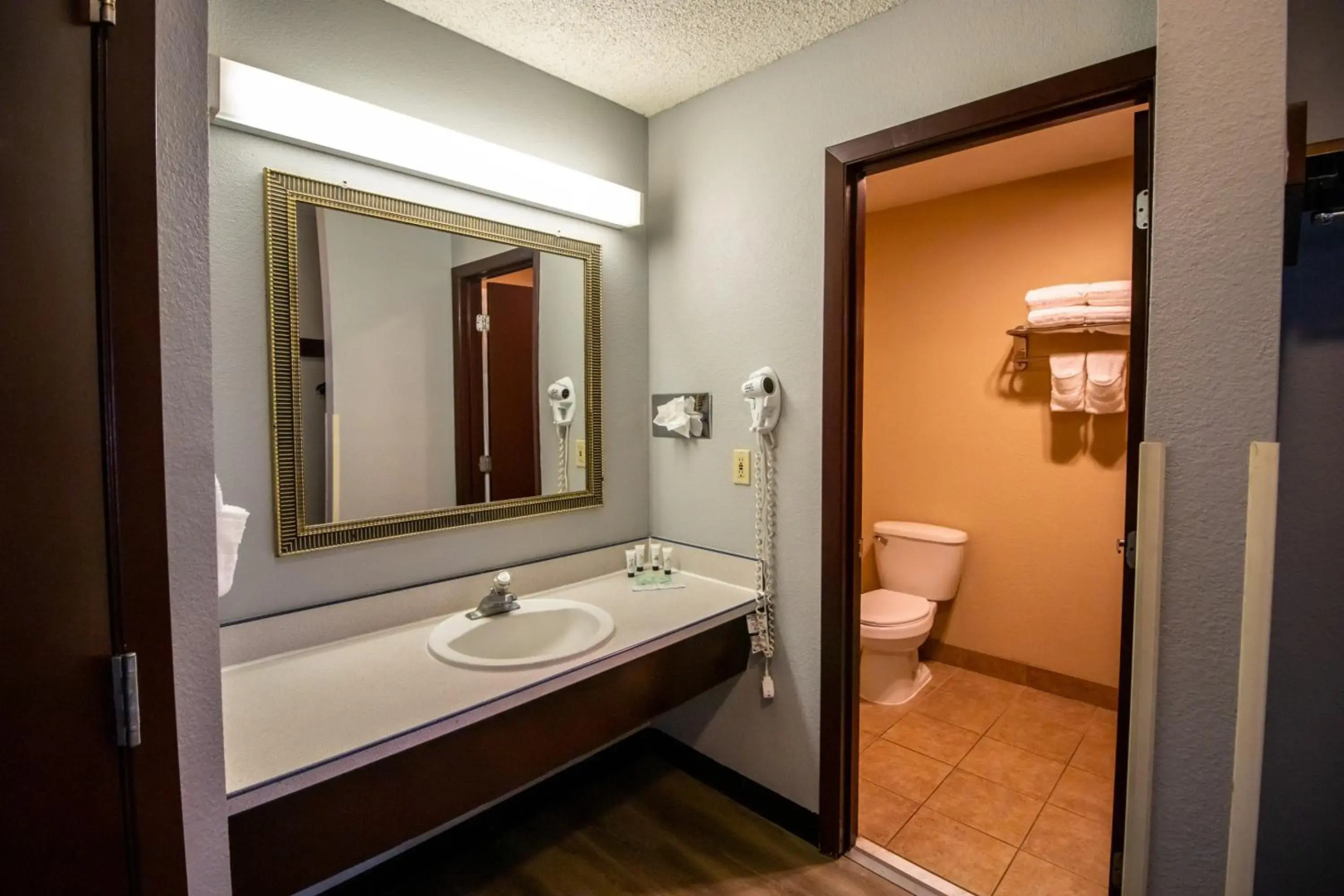 Red Lion Inn & Suites Vancouver