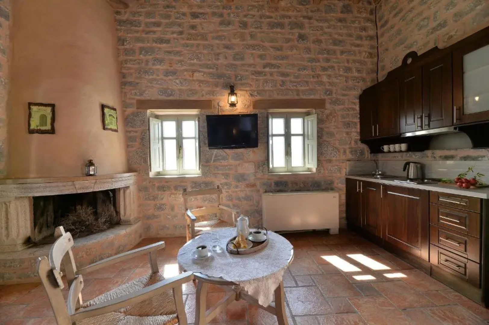 Akrolithi Guesthouse