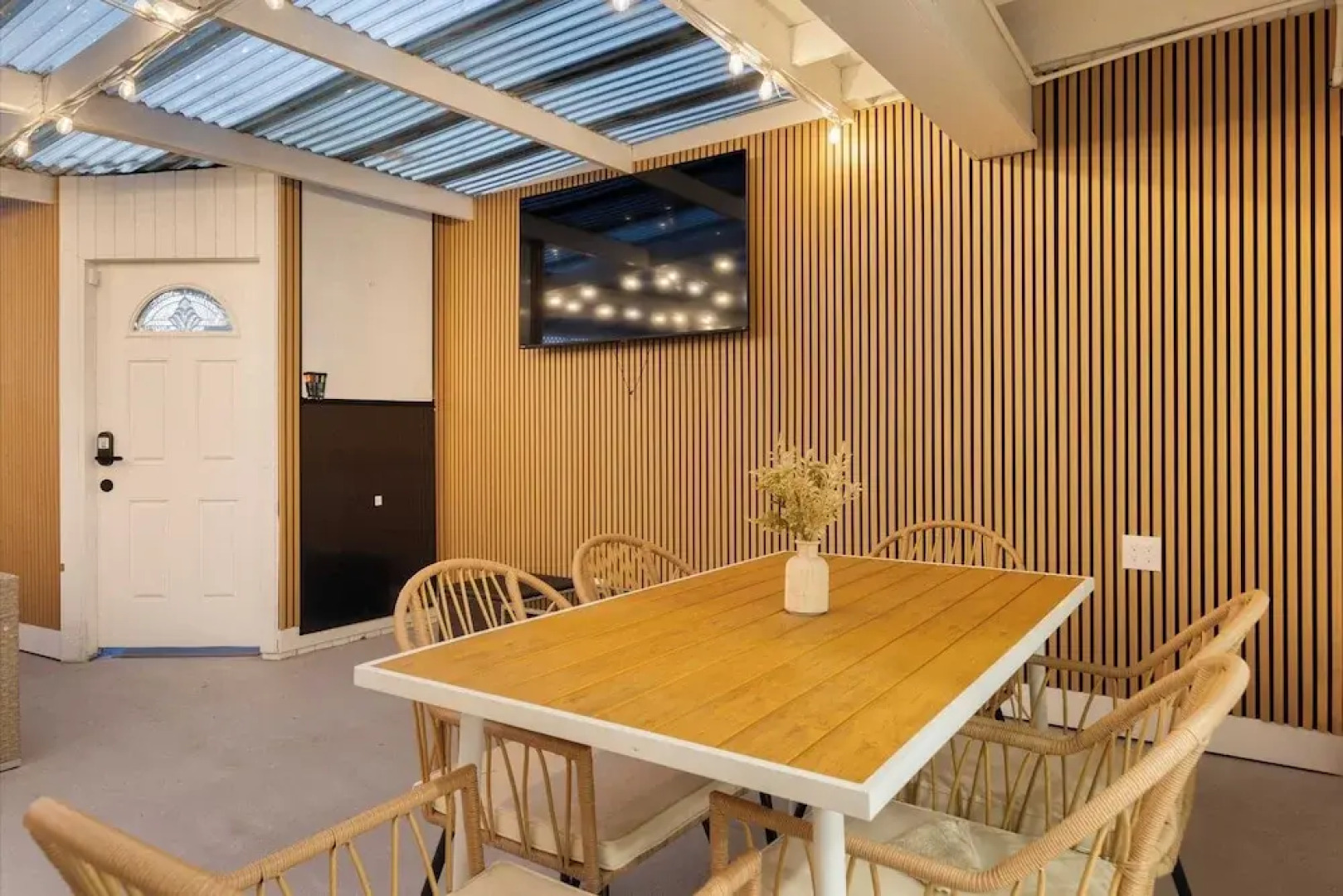 Steps to the Beach, Firepit & Patio Long-term Newport Beach Stay Coastal Cove