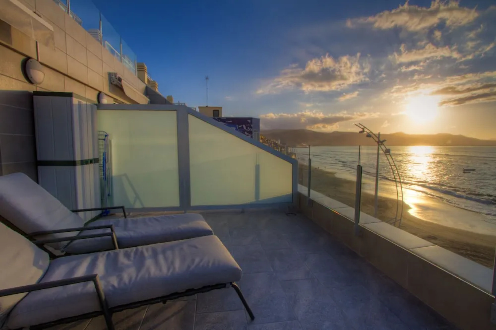 FRONT LINE SUITE BEACH by Living Las Canteras