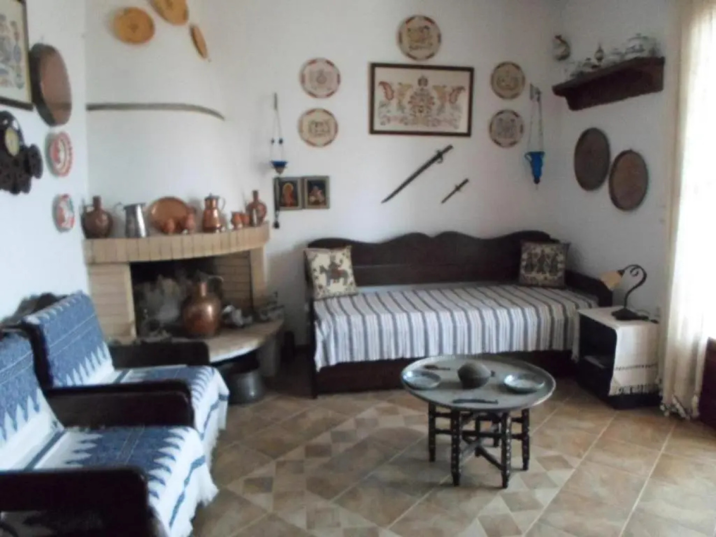 LALAROUS Studios & Apartments