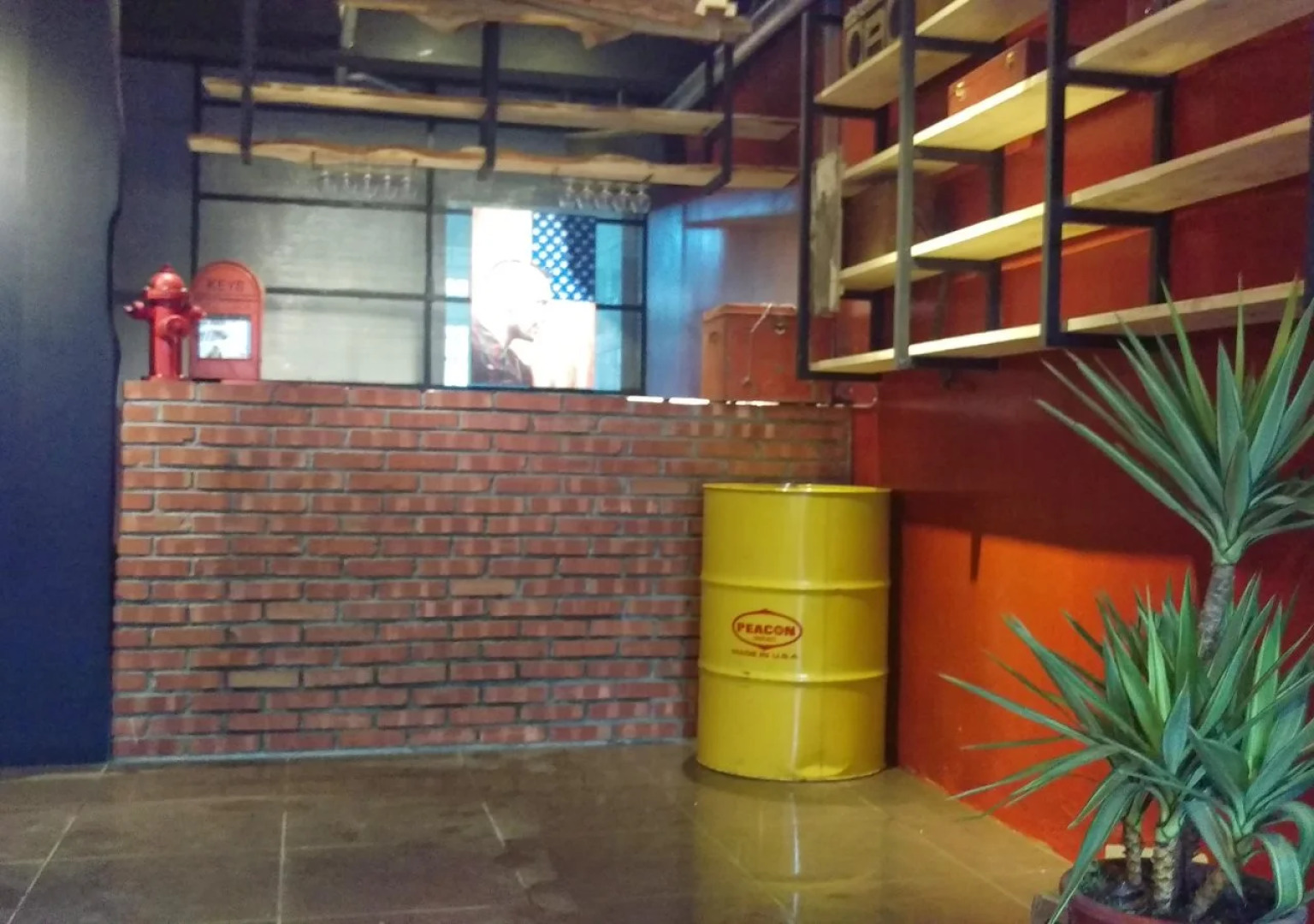 Turn Lane 1972 Jazz Hostel