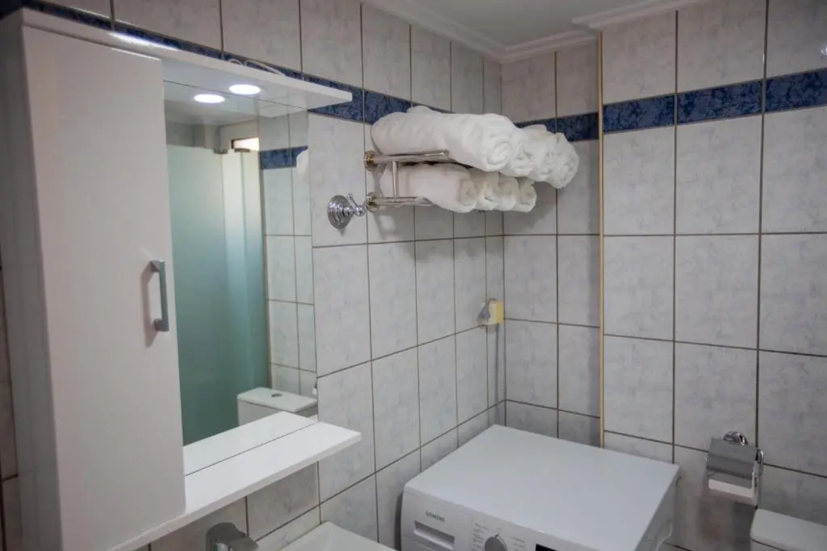 Poly's charming home - City center & near the beach 2bedroom apartment