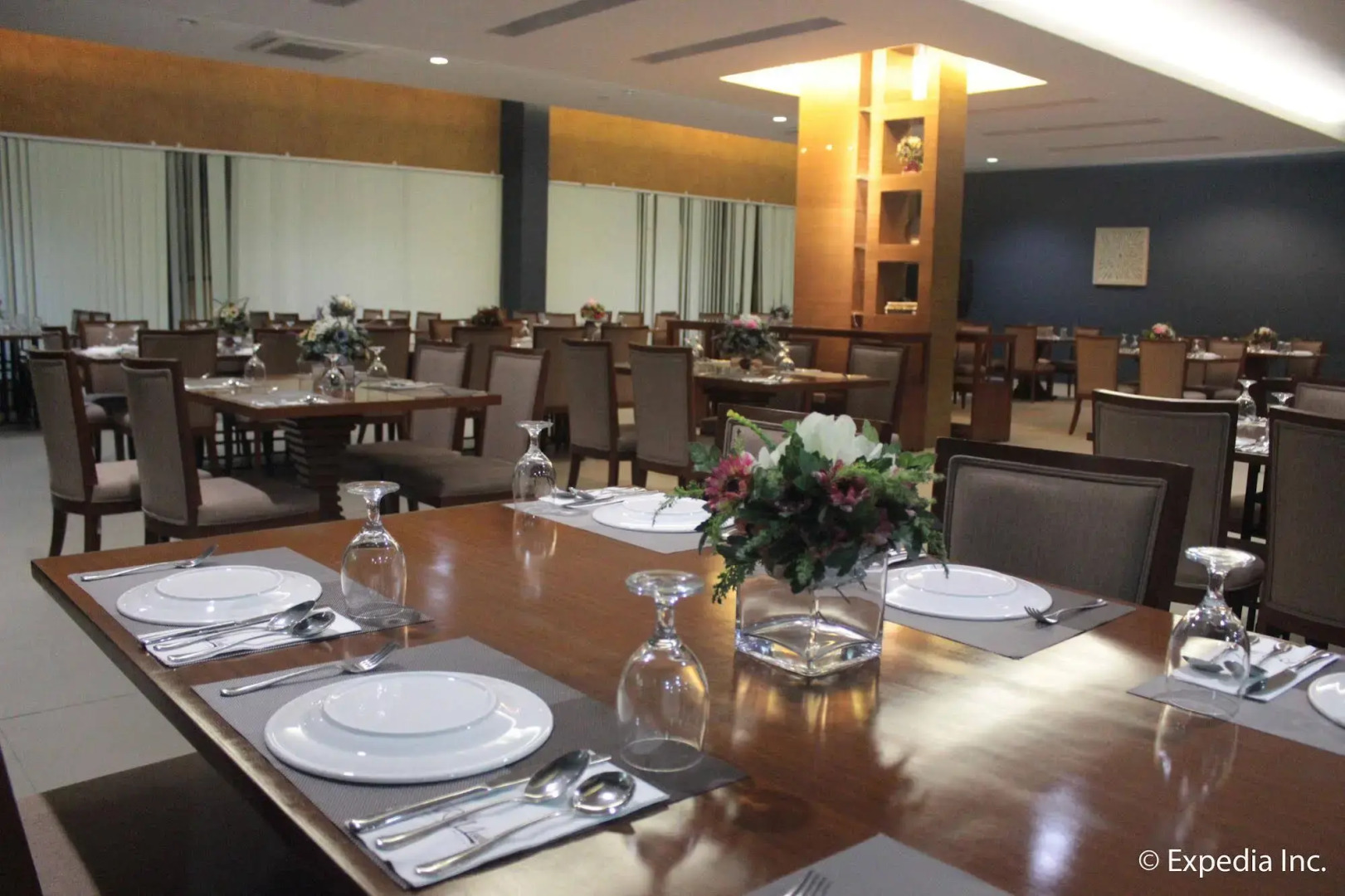 Rivermount Hotel And Resort