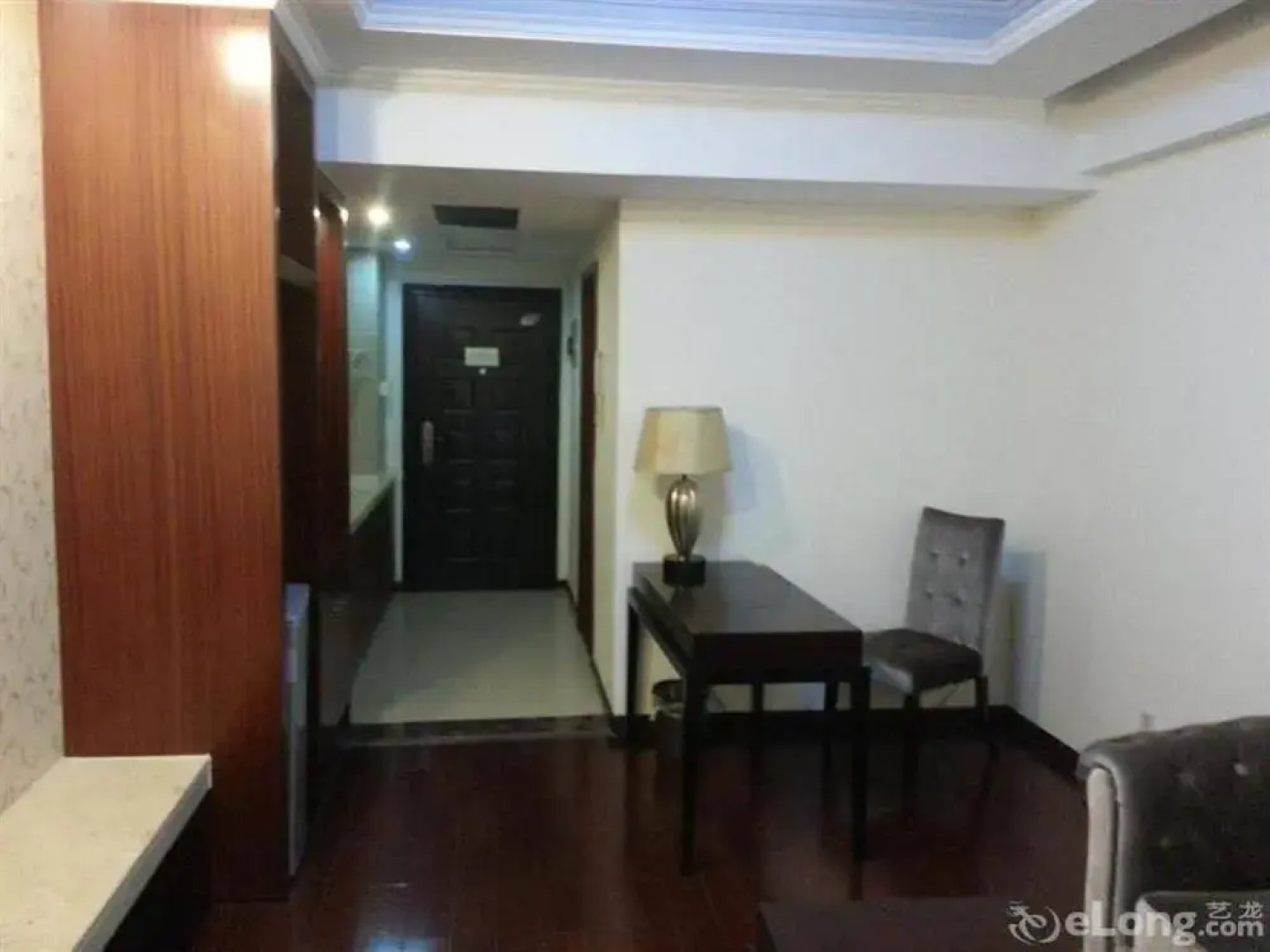 Zhongxiang Apartment Hotel