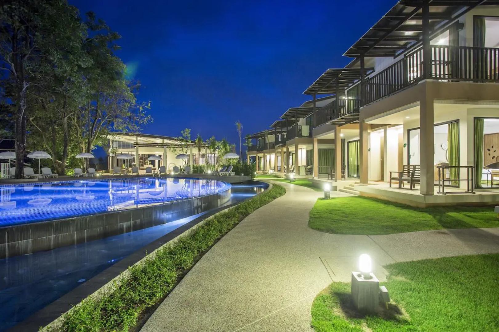 The Leaf On The Sands by Katathani