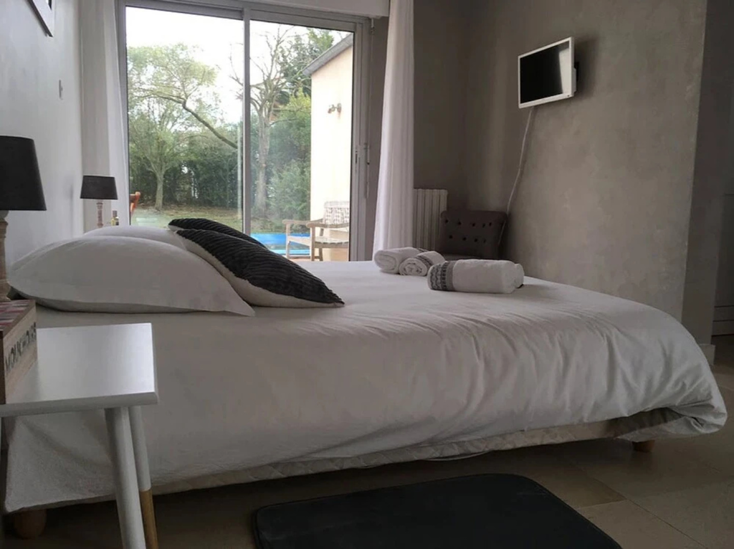 Chambres dHotes Des Tours A La Rochelle