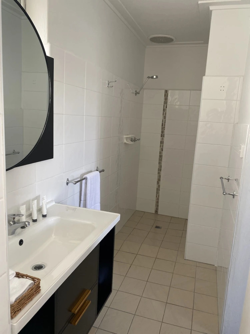 The Seaview Tavern Motel