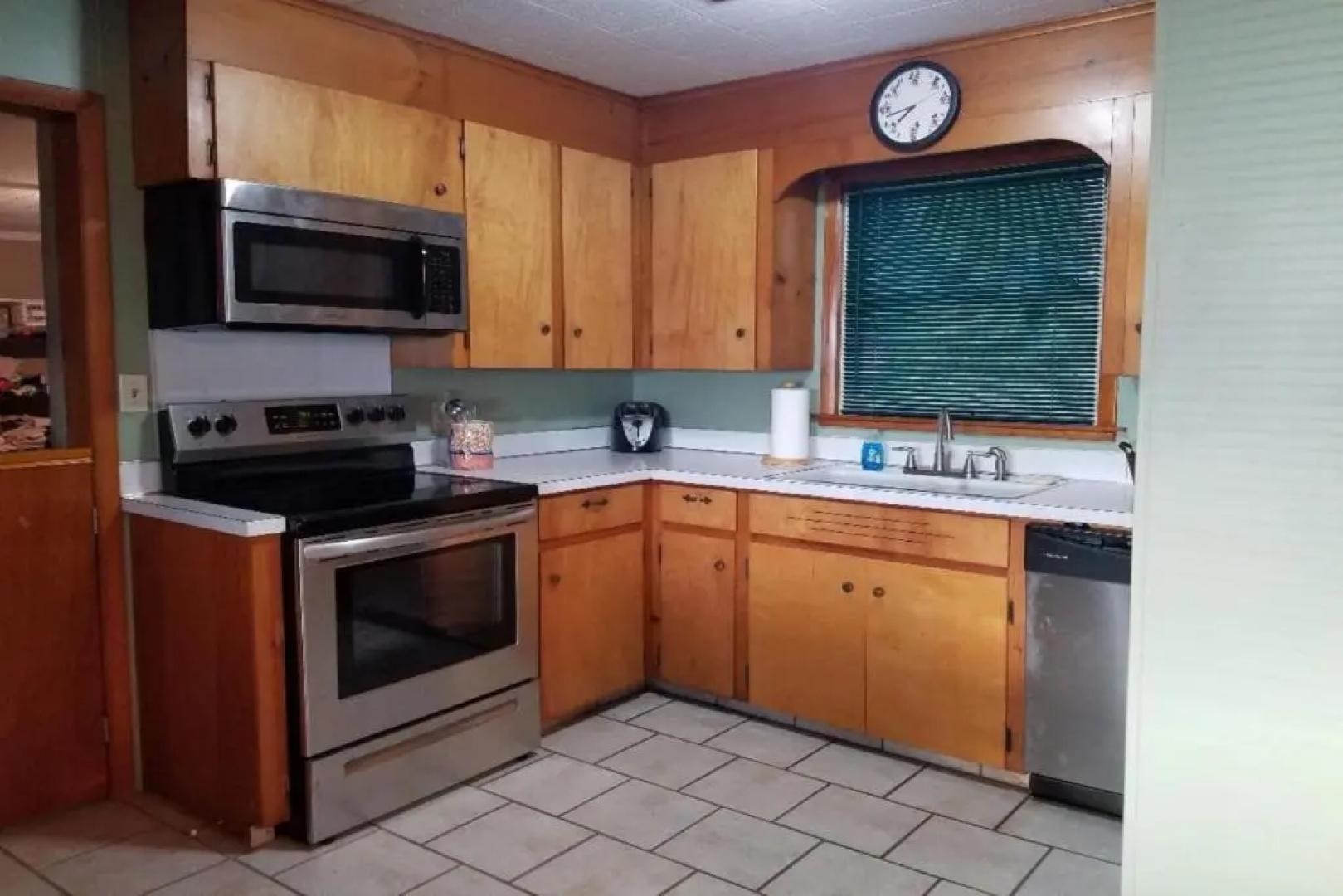 Lake Huron - 3 bedroom, 2 Bath Lake Front Condo - Sleeps 12