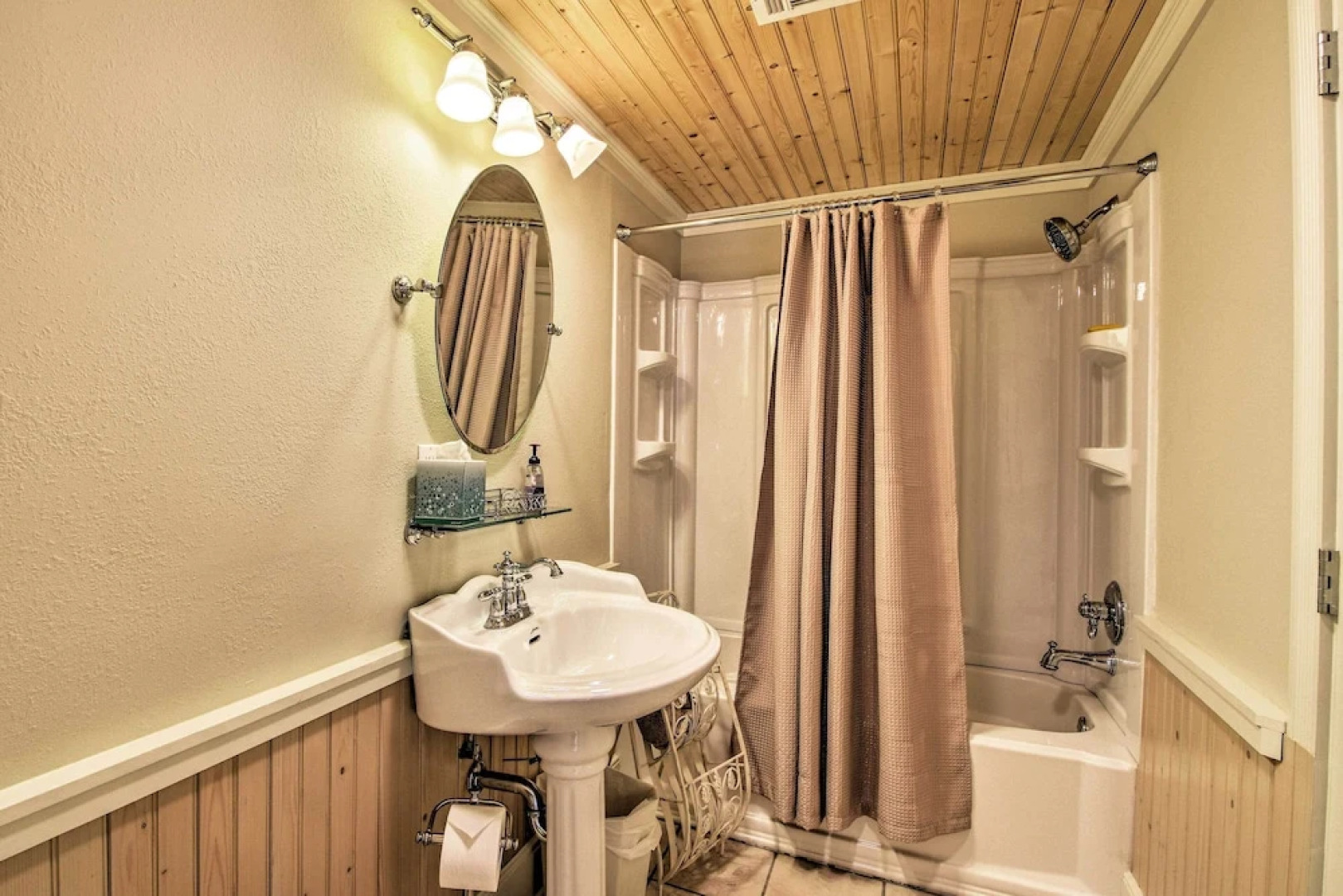 Serving Southern Charm at This Clarkesville House!