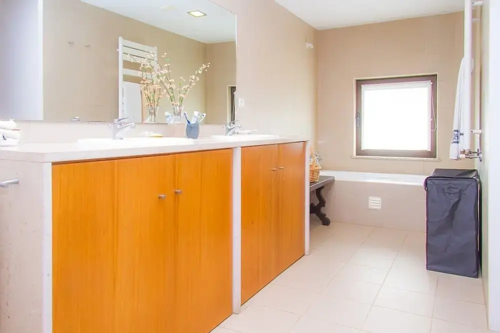 Liiiving in Caminha Oak Tree Chill House