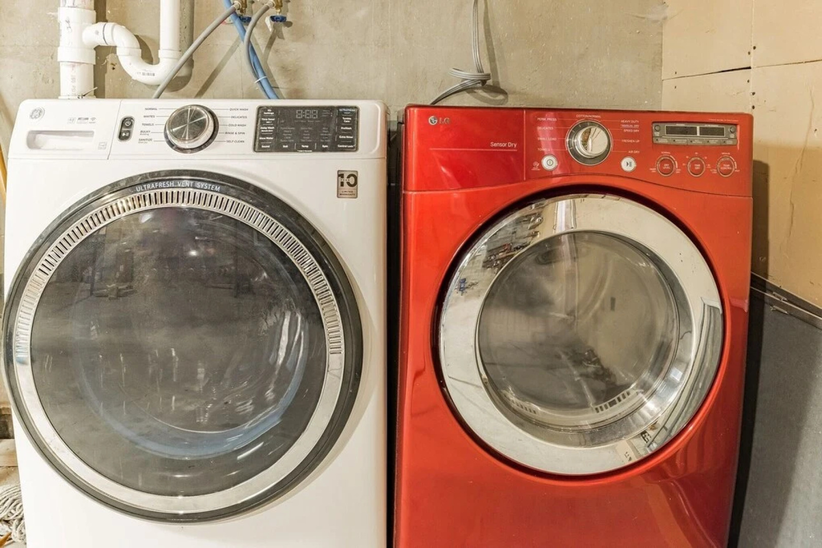 Authentic Log House With Modern Finishes - Game Room & Hot Tub - Pocono Mountains 4 Bedroom Residence by Redawning