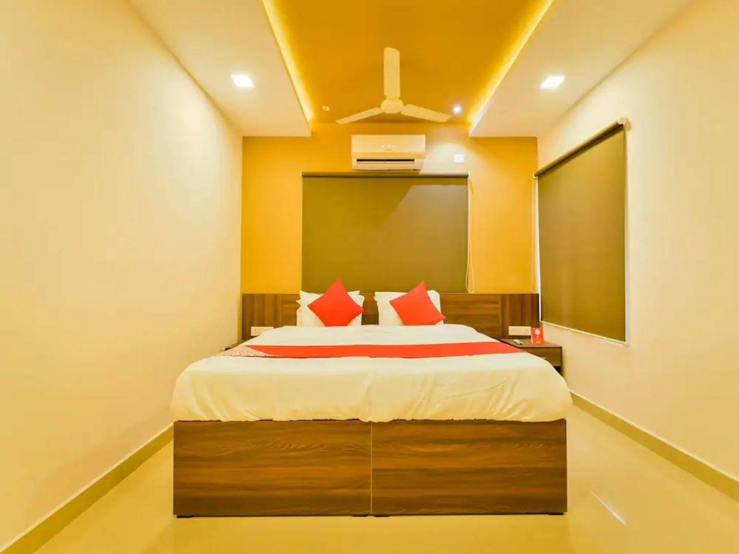 OYO 14271 Modern Studio Near Lulu Mall