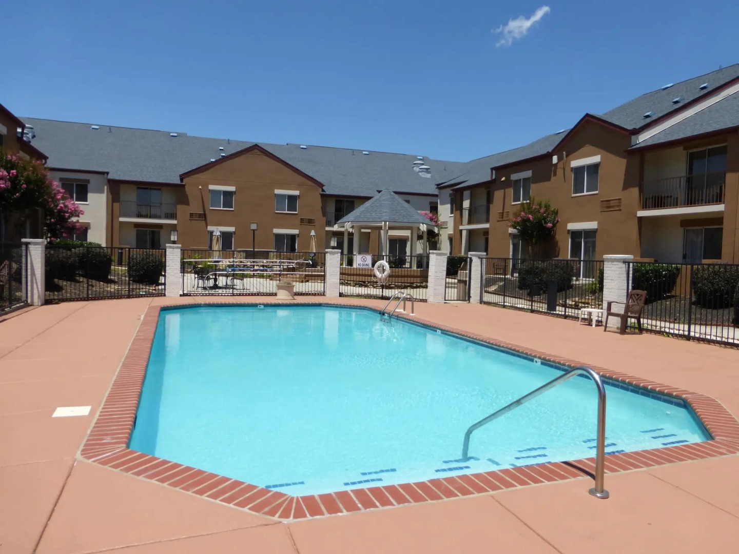 Red Roof Inn PLUS+ & Suites Knoxville West-Cedar Bluff