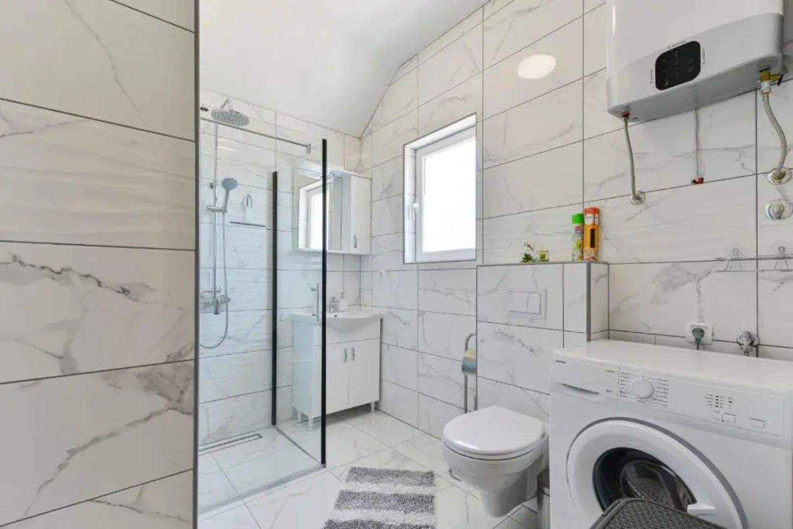 Pool apartment Leonardo