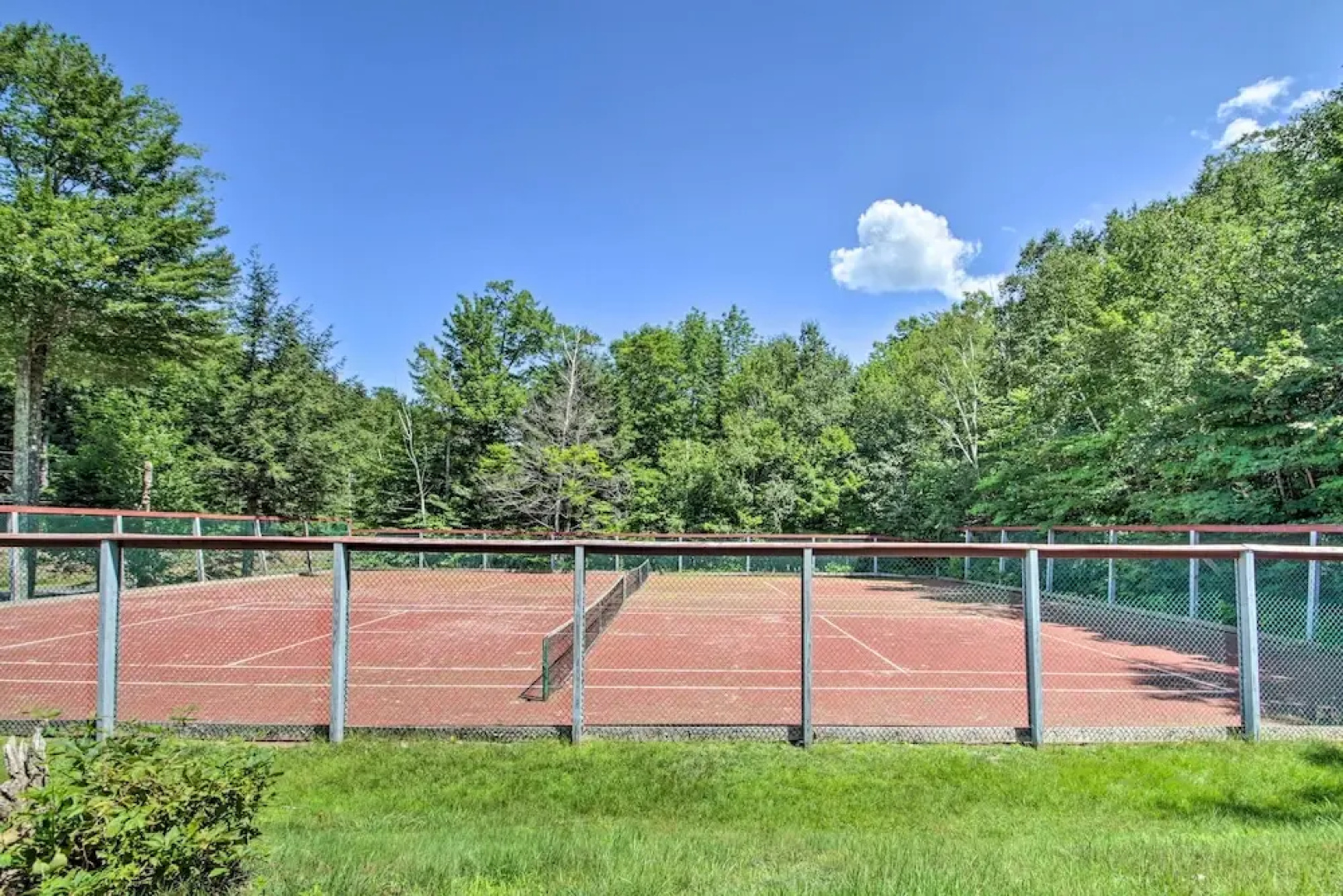 Bartlett Condo w/ Mtn-view Deck < 1 Mi to Skiing!