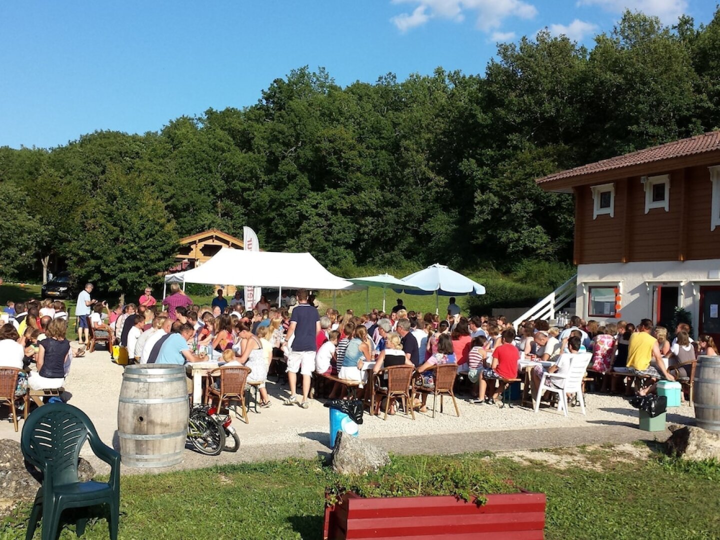 Cozy Chalet With a Porch in a Wonderfully Green Environment
