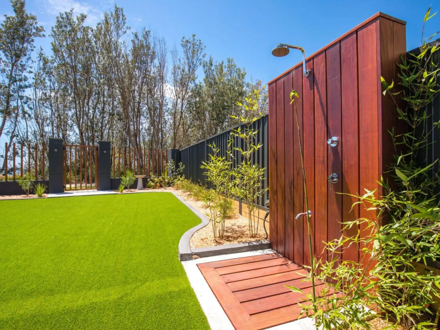 Vukeville, Vincentia - 4pm check out Sundays, except Peak Season