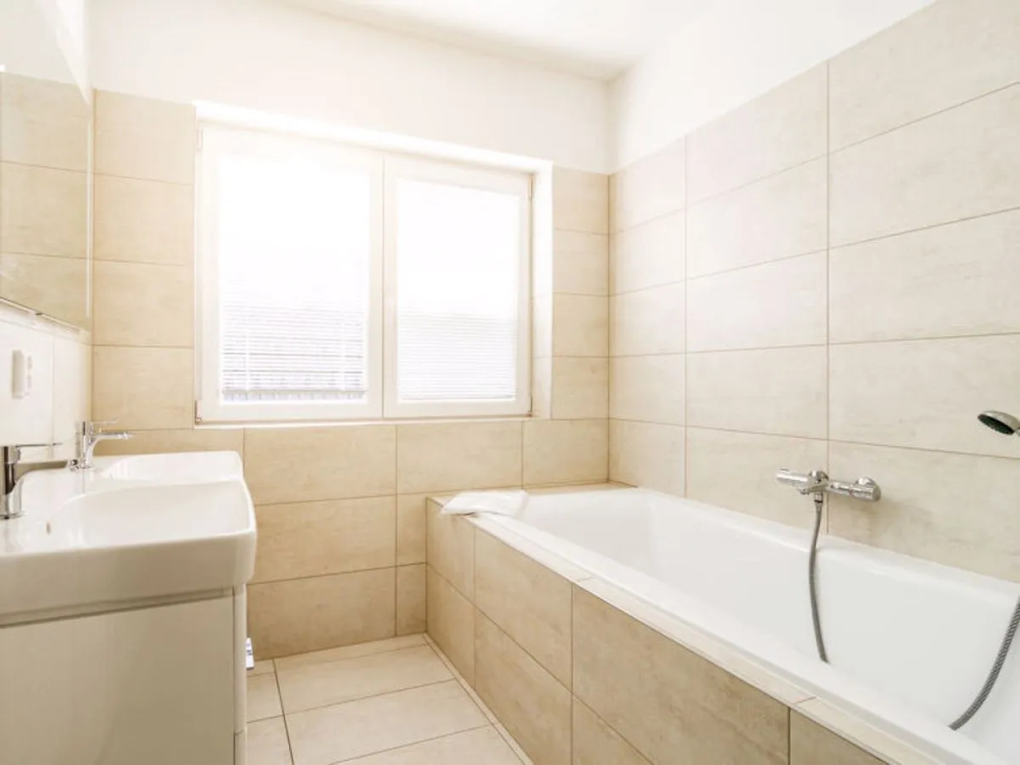 Lakeside Village 18 (+ sauna)