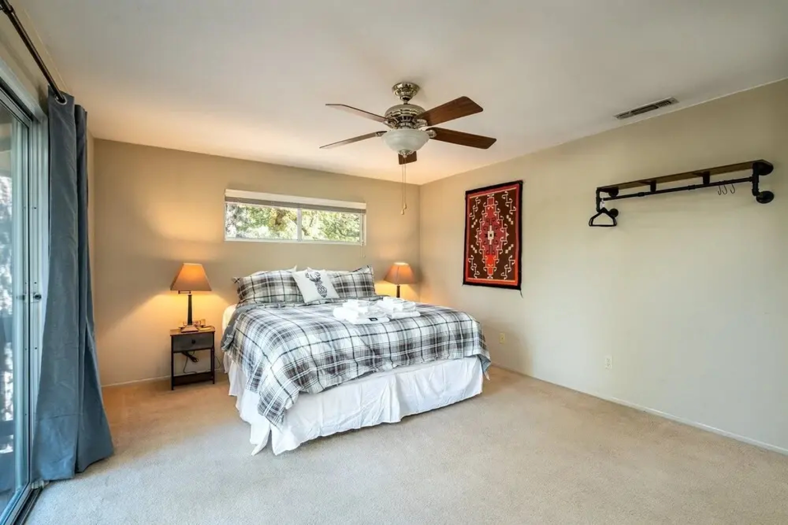 Wolf Den - Check out the Beach, Country Club, Golf Course Enjoy the Wifi, Central Heat and Air Conditioning. Near Yosemite by Redawning