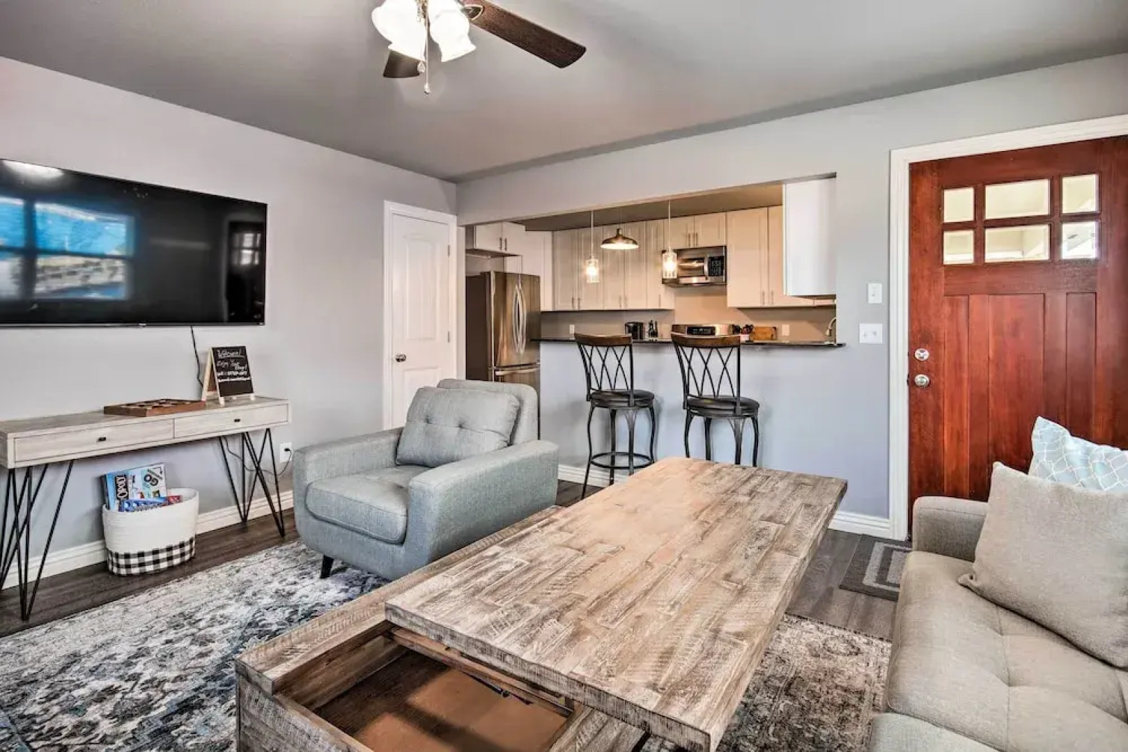 Home: Grassy Yard, Walk to Bentonville Square